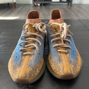 Yeezy Boost   779001 . 6.5 EUC